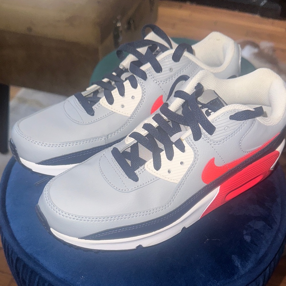 Nike Men's Sneakers in Gray and Red